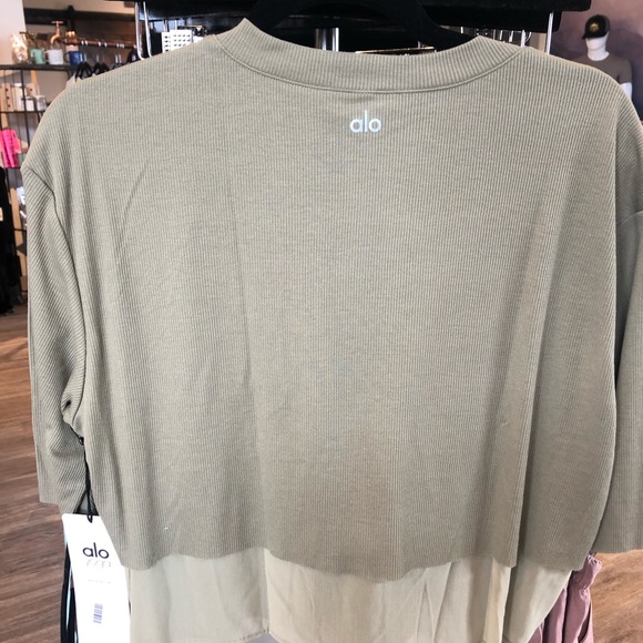ALO abyss short sleeve top sage green - Picture 3 of 6
